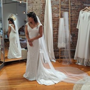 Theia Averlyn Wedding Dress Size 4